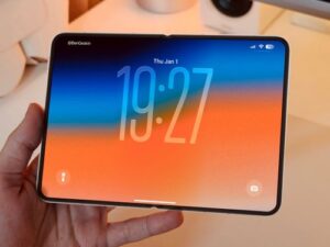 Foldable-iPhone-mid-Ben-Geskin