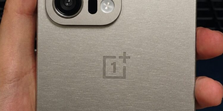 Rykte: OnePlus jobbar på bred smartphone